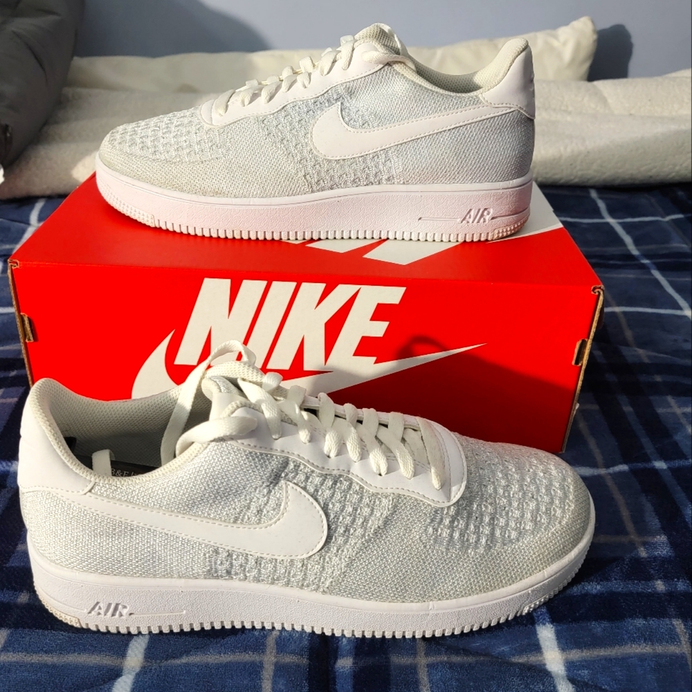 NIKE AIR FORCE 1 FLYKNIT